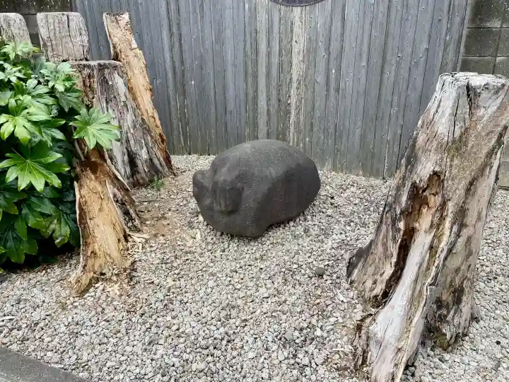頤神襌院の{uncategorized: "未分類", other: "その他", undefined: "問題あり", building: "その他建物", grave: "お墓", sacred_gate: "鳥居", guardian: "狛犬", statue: "像", buddha: "仏像", history: "歴史", nature: "自然", garden: "庭園", animal: "動物", pagoda: "塔", temizu: "手水舎", mountain_gate: "山門・神門", sanctuary: "本殿・本堂", subordinate: "末社・摂社", art: "芸術", scenery: "景色", jizo: "地蔵", ema: "絵馬", goshuin: "御朱印", omikuji: "おみくじ", items: "授与品その他", amulet: "お守り", goshuincho: "御朱印帳", eats: "食事", festival: "お祭り", votive_dance: "神楽", shichigosan: "七五三参", wedding: "結婚式", experience: "体験その他", initially: "初詣", around: "周辺", anti_infection: "感染症対策"}