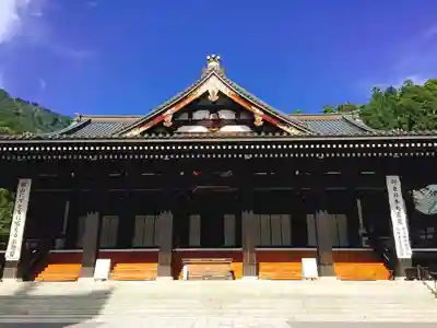 久遠寺の本殿・本堂