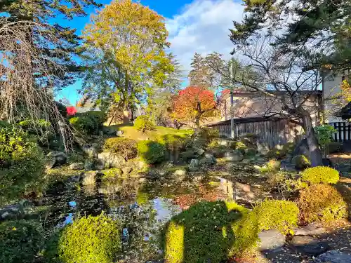 松岬神社の庭園