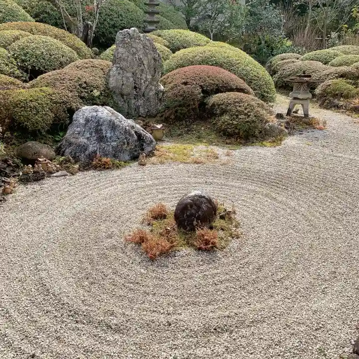 興禅寺の{uncategorized: "未分類", other: "その他", undefined: "問題あり", building: "その他建物", grave: "お墓", sacred_gate: "鳥居", guardian: "狛犬", statue: "像", buddha: "仏像", history: "歴史", nature: "自然", garden: "庭園", animal: "動物", pagoda: "塔", temizu: "手水舎", mountain_gate: "山門・神門", sanctuary: "本殿・本堂", subordinate: "末社・摂社", art: "芸術", scenery: "景色", jizo: "地蔵", ema: "絵馬", goshuin: "御朱印", omikuji: "おみくじ", items: "授与品その他", amulet: "お守り", goshuincho: "御朱印帳", eats: "食事", festival: "お祭り", votive_dance: "神楽", shichigosan: "七五三参", wedding: "結婚式", experience: "体験その他", initially: "初詣", around: "周辺", anti_infection: "感染症対策"}
