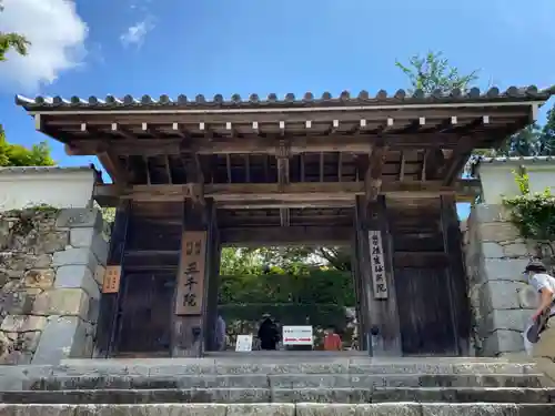三千院門跡の山門・神門