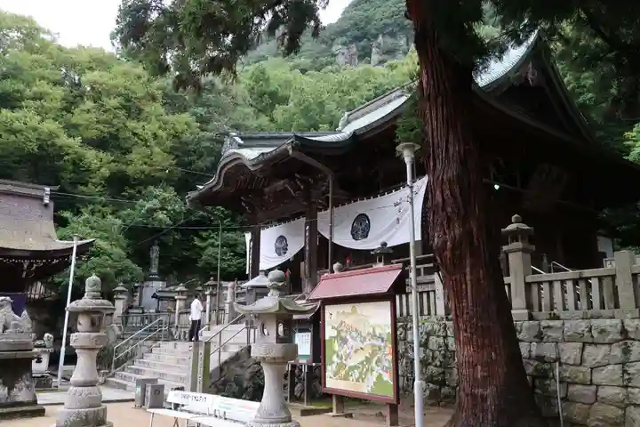 八栗寺の本殿・本堂