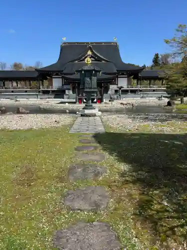 倶利迦羅不動寺鳳凰殿の{uncategorized: "未分類", other: "その他", undefined: "問題あり", building: "その他建物", grave: "お墓", sacred_gate: "鳥居", guardian: "狛犬", statue: "像", buddha: "仏像", history: "歴史", nature: "自然", garden: "庭園", animal: "動物", pagoda: "塔", temizu: "手水舎", mountain_gate: "山門・神門", sanctuary: "本殿・本堂", subordinate: "末社・摂社", art: "芸術", scenery: "景色", jizo: "地蔵", ema: "絵馬", goshuin: "御朱印", omikuji: "おみくじ", items: "授与品その他", amulet: "お守り", goshuincho: "御朱印帳", eats: "食事", festival: "お祭り", votive_dance: "神楽", shichigosan: "七五三参", wedding: "結婚式", experience: "体験その他", initially: "初詣", around: "周辺", anti_infection: "感染症対策"}