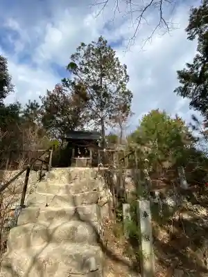 石上布都魂神社の{uncategorized: "未分類", other: "その他", undefined: "問題あり", building: "その他建物", grave: "お墓", sacred_gate: "鳥居", guardian: "狛犬", statue: "像", buddha: "仏像", history: "歴史", nature: "自然", garden: "庭園", animal: "動物", pagoda: "塔", temizu: "手水舎", mountain_gate: "山門・神門", sanctuary: "本殿・本堂", subordinate: "末社・摂社", art: "芸術", scenery: "景色", jizo: "地蔵", ema: "絵馬", goshuin: "御朱印", omikuji: "おみくじ", items: "授与品その他", amulet: "お守り", goshuincho: "御朱印帳", eats: "食事", festival: "お祭り", votive_dance: "神楽", shichigosan: "七五三参", wedding: "結婚式", experience: "体験その他", initially: "初詣", around: "周辺", anti_infection: "感染症対策"}