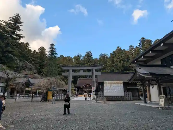 小國神社の{uncategorized: "未分類", other: "その他", undefined: "問題あり", building: "その他建物", grave: "お墓", sacred_gate: "鳥居", guardian: "狛犬", statue: "像", buddha: "仏像", history: "歴史", nature: "自然", garden: "庭園", animal: "動物", pagoda: "塔", temizu: "手水舎", mountain_gate: "山門・神門", sanctuary: "本殿・本堂", subordinate: "末社・摂社", art: "芸術", scenery: "景色", jizo: "地蔵", ema: "絵馬", goshuin: "御朱印", omikuji: "おみくじ", items: "授与品その他", amulet: "お守り", goshuincho: "御朱印帳", eats: "食事", festival: "お祭り", votive_dance: "神楽", shichigosan: "七五三参", wedding: "結婚式", experience: "体験その他", initially: "初詣", around: "周辺", anti_infection: "感染症対策"}