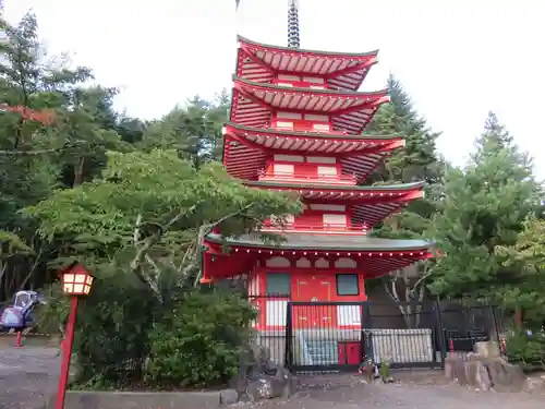 新倉富士浅間神社の塔