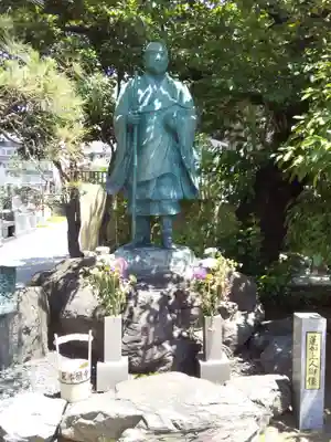 東本願寺の像