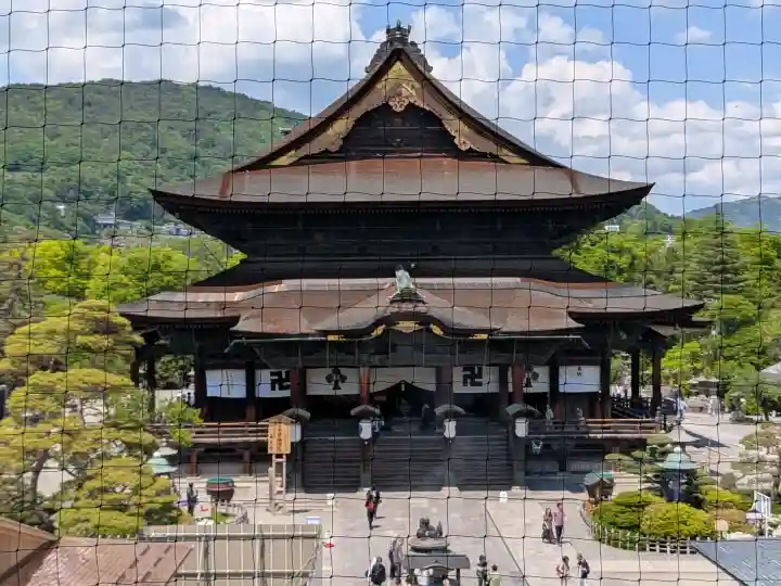 善光寺の{uncategorized: "未分類", other: "その他", undefined: "問題あり", building: "その他建物", grave: "お墓", sacred_gate: "鳥居", guardian: "狛犬", statue: "像", buddha: "仏像", history: "歴史", nature: "自然", garden: "庭園", animal: "動物", pagoda: "塔", temizu: "手水舎", mountain_gate: "山門・神門", sanctuary: "本殿・本堂", subordinate: "末社・摂社", art: "芸術", scenery: "景色", jizo: "地蔵", ema: "絵馬", goshuin: "御朱印", omikuji: "おみくじ", items: "授与品その他", amulet: "お守り", goshuincho: "御朱印帳", eats: "食事", festival: "お祭り", votive_dance: "神楽", shichigosan: "七五三参", wedding: "結婚式", experience: "体験その他", initially: "初詣", around: "周辺", anti_infection: "感染症対策"}