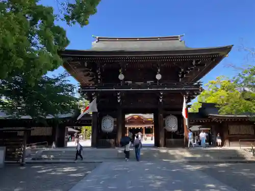 寒川神社の山門