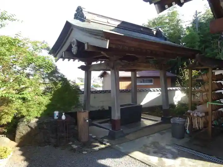 蓮華寺の手水舎