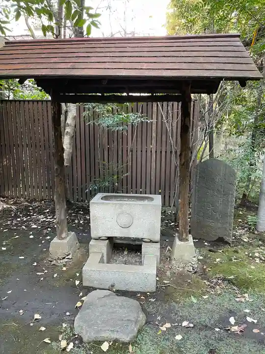 四合稲荷神社の手水舎