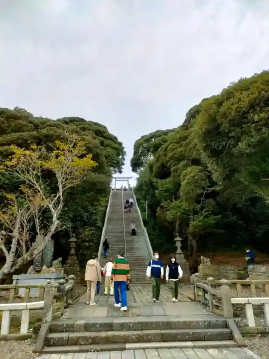 大洗磯前神社の{uncategorized: "未分類", other: "その他", undefined: "問題あり", building: "その他建物", grave: "お墓", sacred_gate: "鳥居", guardian: "狛犬", statue: "像", buddha: "仏像", history: "歴史", nature: "自然", garden: "庭園", animal: "動物", pagoda: "塔", temizu: "手水舎", mountain_gate: "山門・神門", sanctuary: "本殿・本堂", subordinate: "末社・摂社", art: "芸術", scenery: "景色", jizo: "地蔵", ema: "絵馬", goshuin: "御朱印", omikuji: "おみくじ", items: "授与品その他", amulet: "お守り", goshuincho: "御朱印帳", eats: "食事", festival: "お祭り", votive_dance: "神楽", shichigosan: "七五三参", wedding: "結婚式", experience: "体験その他", initially: "初詣", around: "周辺", anti_infection: "感染症対策"}