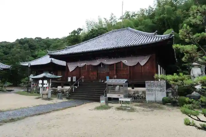 西林寺の本殿・本堂