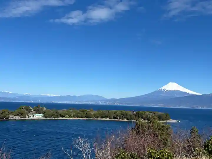 大瀬神社の{uncategorized: "未分類", other: "その他", undefined: "問題あり", building: "その他建物", grave: "お墓", sacred_gate: "鳥居", guardian: "狛犬", statue: "像", buddha: "仏像", history: "歴史", nature: "自然", garden: "庭園", animal: "動物", pagoda: "塔", temizu: "手水舎", mountain_gate: "山門・神門", sanctuary: "本殿・本堂", subordinate: "末社・摂社", art: "芸術", scenery: "景色", jizo: "地蔵", ema: "絵馬", goshuin: "御朱印", omikuji: "おみくじ", items: "授与品その他", amulet: "お守り", goshuincho: "御朱印帳", eats: "食事", festival: "お祭り", votive_dance: "神楽", shichigosan: "七五三参", wedding: "結婚式", experience: "体験その他", initially: "初詣", around: "周辺", anti_infection: "感染症対策"}