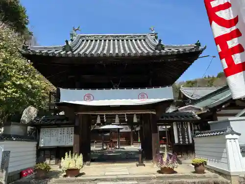 安養寺の{uncategorized: "未分類", other: "その他", undefined: "問題あり", building: "その他建物", grave: "お墓", sacred_gate: "鳥居", guardian: "狛犬", statue: "像", buddha: "仏像", history: "歴史", nature: "自然", garden: "庭園", animal: "動物", pagoda: "塔", temizu: "手水舎", mountain_gate: "山門・神門", sanctuary: "本殿・本堂", subordinate: "末社・摂社", art: "芸術", scenery: "景色", jizo: "地蔵", ema: "絵馬", goshuin: "御朱印", omikuji: "おみくじ", items: "授与品その他", amulet: "お守り", goshuincho: "御朱印帳", eats: "食事", festival: "お祭り", votive_dance: "神楽", shichigosan: "七五三参", wedding: "結婚式", experience: "体験その他", initially: "初詣", around: "周辺", anti_infection: "感染症対策"}
