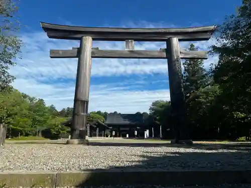 吉野神宮の{uncategorized: "未分類", other: "その他", undefined: "問題あり", building: "その他建物", grave: "お墓", sacred_gate: "鳥居", guardian: "狛犬", statue: "像", buddha: "仏像", history: "歴史", nature: "自然", garden: "庭園", animal: "動物", pagoda: "塔", temizu: "手水舎", mountain_gate: "山門・神門", sanctuary: "本殿・本堂", subordinate: "末社・摂社", art: "芸術", scenery: "景色", jizo: "地蔵", ema: "絵馬", goshuin: "御朱印", omikuji: "おみくじ", items: "授与品その他", amulet: "お守り", goshuincho: "御朱印帳", eats: "食事", festival: "お祭り", votive_dance: "神楽", shichigosan: "七五三参", wedding: "結婚式", experience: "体験その他", initially: "初詣", around: "周辺", anti_infection: "感染症対策"}