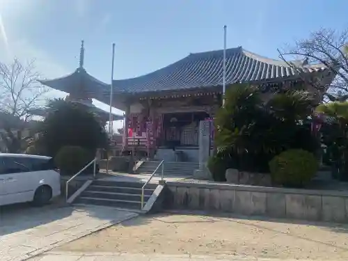 久米田寺の{uncategorized: "未分類", other: "その他", undefined: "問題あり", building: "その他建物", grave: "お墓", sacred_gate: "鳥居", guardian: "狛犬", statue: "像", buddha: "仏像", history: "歴史", nature: "自然", garden: "庭園", animal: "動物", pagoda: "塔", temizu: "手水舎", mountain_gate: "山門・神門", sanctuary: "本殿・本堂", subordinate: "末社・摂社", art: "芸術", scenery: "景色", jizo: "地蔵", ema: "絵馬", goshuin: "御朱印", omikuji: "おみくじ", items: "授与品その他", amulet: "お守り", goshuincho: "御朱印帳", eats: "食事", festival: "お祭り", votive_dance: "神楽", shichigosan: "七五三参", wedding: "結婚式", experience: "体験その他", initially: "初詣", around: "周辺", anti_infection: "感染症対策"}