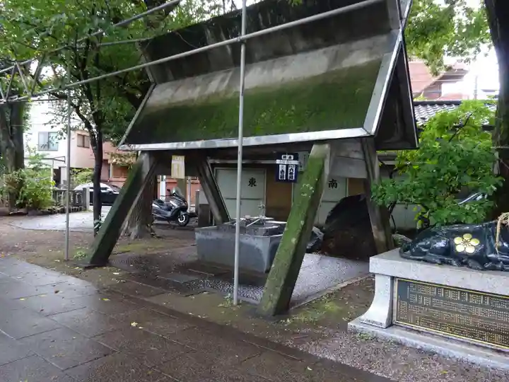新井天神北野神社の手水舎
