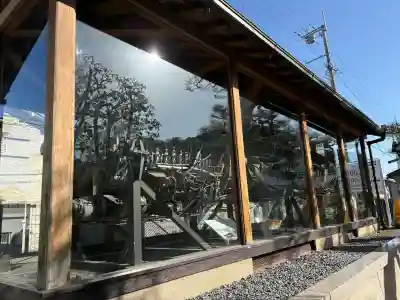 飛行神社の{uncategorized: "未分類", other: "その他", undefined: "問題あり", building: "その他建物", grave: "お墓", sacred_gate: "鳥居", guardian: "狛犬", statue: "像", buddha: "仏像", history: "歴史", nature: "自然", garden: "庭園", animal: "動物", pagoda: "塔", temizu: "手水舎", mountain_gate: "山門・神門", sanctuary: "本殿・本堂", subordinate: "末社・摂社", art: "芸術", scenery: "景色", jizo: "地蔵", ema: "絵馬", goshuin: "御朱印", omikuji: "おみくじ", items: "授与品その他", amulet: "お守り", goshuincho: "御朱印帳", eats: "食事", festival: "お祭り", votive_dance: "神楽", shichigosan: "七五三参", wedding: "結婚式", experience: "体験その他", initially: "初詣", around: "周辺", anti_infection: "感染症対策"}