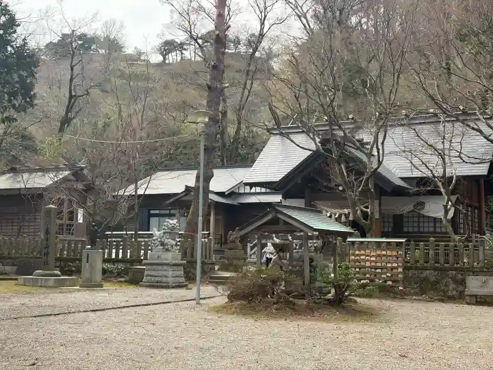春日山神社の{uncategorized: "未分類", other: "その他", undefined: "問題あり", building: "その他建物", grave: "お墓", sacred_gate: "鳥居", guardian: "狛犬", statue: "像", buddha: "仏像", history: "歴史", nature: "自然", garden: "庭園", animal: "動物", pagoda: "塔", temizu: "手水舎", mountain_gate: "山門・神門", sanctuary: "本殿・本堂", subordinate: "末社・摂社", art: "芸術", scenery: "景色", jizo: "地蔵", ema: "絵馬", goshuin: "御朱印", omikuji: "おみくじ", items: "授与品その他", amulet: "お守り", goshuincho: "御朱印帳", eats: "食事", festival: "お祭り", votive_dance: "神楽", shichigosan: "七五三参", wedding: "結婚式", experience: "体験その他", initially: "初詣", around: "周辺", anti_infection: "感染症対策"}