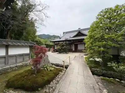 律院の{uncategorized: "未分類", other: "その他", undefined: "問題あり", building: "その他建物", grave: "お墓", sacred_gate: "鳥居", guardian: "狛犬", statue: "像", buddha: "仏像", history: "歴史", nature: "自然", garden: "庭園", animal: "動物", pagoda: "塔", temizu: "手水舎", mountain_gate: "山門・神門", sanctuary: "本殿・本堂", subordinate: "末社・摂社", art: "芸術", scenery: "景色", jizo: "地蔵", ema: "絵馬", goshuin: "御朱印", omikuji: "おみくじ", items: "授与品その他", amulet: "お守り", goshuincho: "御朱印帳", eats: "食事", festival: "お祭り", votive_dance: "神楽", shichigosan: "七五三参", wedding: "結婚式", experience: "体験その他", initially: "初詣", around: "周辺", anti_infection: "感染症対策"}