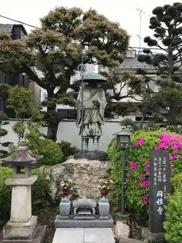 円性寺の像