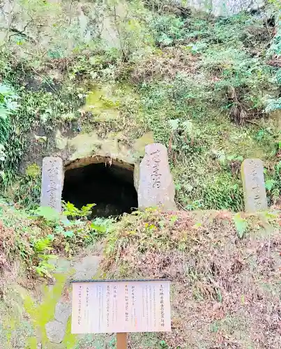 笠森寺の{uncategorized: "未分類", other: "その他", undefined: "問題あり", building: "その他建物", grave: "お墓", sacred_gate: "鳥居", guardian: "狛犬", statue: "像", buddha: "仏像", history: "歴史", nature: "自然", garden: "庭園", animal: "動物", pagoda: "塔", temizu: "手水舎", mountain_gate: "山門・神門", sanctuary: "本殿・本堂", subordinate: "末社・摂社", art: "芸術", scenery: "景色", jizo: "地蔵", ema: "絵馬", goshuin: "御朱印", omikuji: "おみくじ", items: "授与品その他", amulet: "お守り", goshuincho: "御朱印帳", eats: "食事", festival: "お祭り", votive_dance: "神楽", shichigosan: "七五三参", wedding: "結婚式", experience: "体験その他", initially: "初詣", around: "周辺", anti_infection: "感染症対策"}
