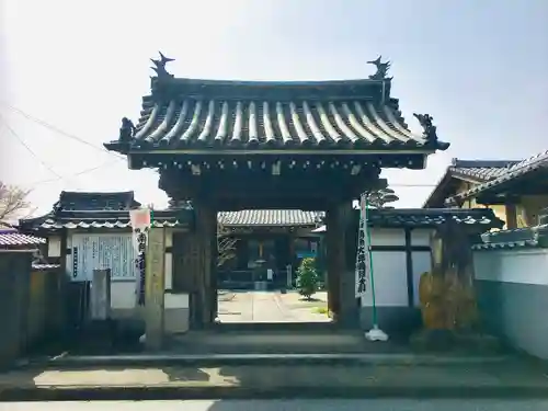 愛染院願成寺の山門