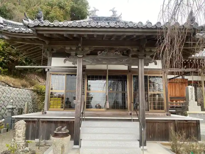 真観寺の{uncategorized: "未分類", other: "その他", undefined: "問題あり", building: "その他建物", grave: "お墓", sacred_gate: "鳥居", guardian: "狛犬", statue: "像", buddha: "仏像", history: "歴史", nature: "自然", garden: "庭園", animal: "動物", pagoda: "塔", temizu: "手水舎", mountain_gate: "山門・神門", sanctuary: "本殿・本堂", subordinate: "末社・摂社", art: "芸術", scenery: "景色", jizo: "地蔵", ema: "絵馬", goshuin: "御朱印", omikuji: "おみくじ", items: "授与品その他", amulet: "お守り", goshuincho: "御朱印帳", eats: "食事", festival: "お祭り", votive_dance: "神楽", shichigosan: "七五三参", wedding: "結婚式", experience: "体験その他", initially: "初詣", around: "周辺", anti_infection: "感染症対策"}