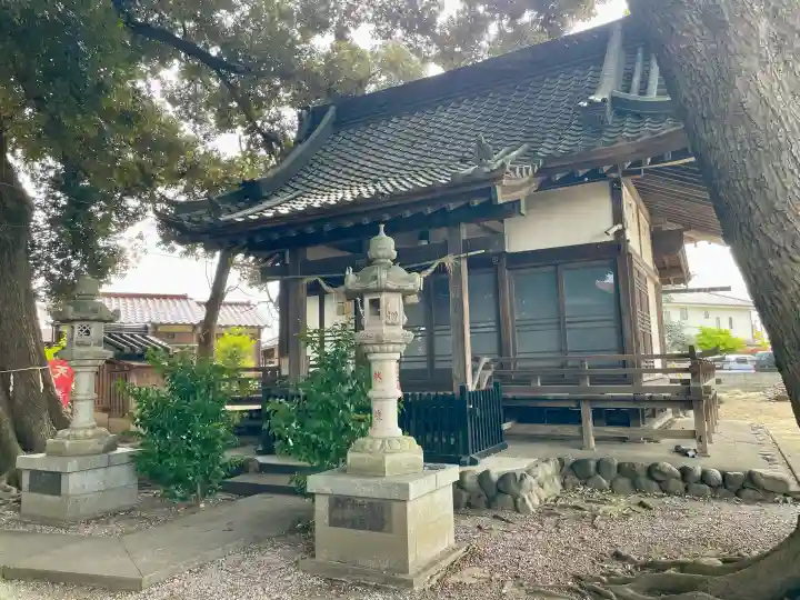 諏訪大神社 の{uncategorized: "未分類", other: "その他", undefined: "問題あり", building: "その他建物", grave: "お墓", sacred_gate: "鳥居", guardian: "狛犬", statue: "像", buddha: "仏像", history: "歴史", nature: "自然", garden: "庭園", animal: "動物", pagoda: "塔", temizu: "手水舎", mountain_gate: "山門・神門", sanctuary: "本殿・本堂", subordinate: "末社・摂社", art: "芸術", scenery: "景色", jizo: "地蔵", ema: "絵馬", goshuin: "御朱印", omikuji: "おみくじ", items: "授与品その他", amulet: "お守り", goshuincho: "御朱印帳", eats: "食事", festival: "お祭り", votive_dance: "神楽", shichigosan: "七五三参", wedding: "結婚式", experience: "体験その他", initially: "初詣", around: "周辺", anti_infection: "感染症対策"}