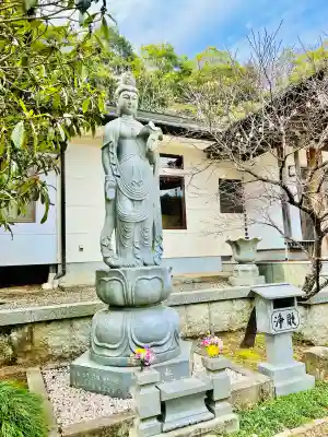 瑞光寺の{uncategorized: "未分類", other: "その他", undefined: "問題あり", building: "その他建物", grave: "お墓", sacred_gate: "鳥居", guardian: "狛犬", statue: "像", buddha: "仏像", history: "歴史", nature: "自然", garden: "庭園", animal: "動物", pagoda: "塔", temizu: "手水舎", mountain_gate: "山門・神門", sanctuary: "本殿・本堂", subordinate: "末社・摂社", art: "芸術", scenery: "景色", jizo: "地蔵", ema: "絵馬", goshuin: "御朱印", omikuji: "おみくじ", items: "授与品その他", amulet: "お守り", goshuincho: "御朱印帳", eats: "食事", festival: "お祭り", votive_dance: "神楽", shichigosan: "七五三参", wedding: "結婚式", experience: "体験その他", initially: "初詣", around: "周辺", anti_infection: "感染症対策"}