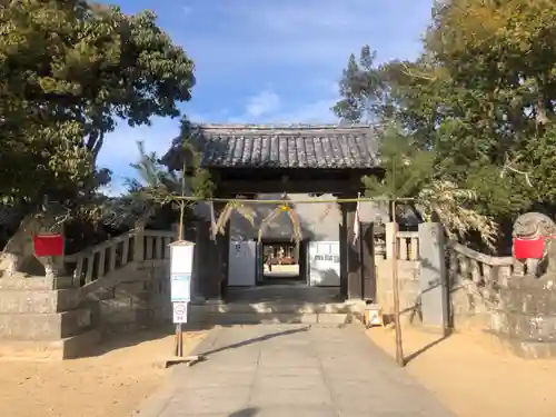 白鳥神社の山門