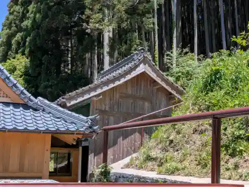 大将軍神社の{uncategorized: "未分類", other: "その他", undefined: "問題あり", building: "その他建物", grave: "お墓", sacred_gate: "鳥居", guardian: "狛犬", statue: "像", buddha: "仏像", history: "歴史", nature: "自然", garden: "庭園", animal: "動物", pagoda: "塔", temizu: "手水舎", mountain_gate: "山門・神門", sanctuary: "本殿・本堂", subordinate: "末社・摂社", art: "芸術", scenery: "景色", jizo: "地蔵", ema: "絵馬", goshuin: "御朱印", omikuji: "おみくじ", items: "授与品その他", amulet: "お守り", goshuincho: "御朱印帳", eats: "食事", festival: "お祭り", votive_dance: "神楽", shichigosan: "七五三参", wedding: "結婚式", experience: "体験その他", initially: "初詣", around: "周辺", anti_infection: "感染症対策"}