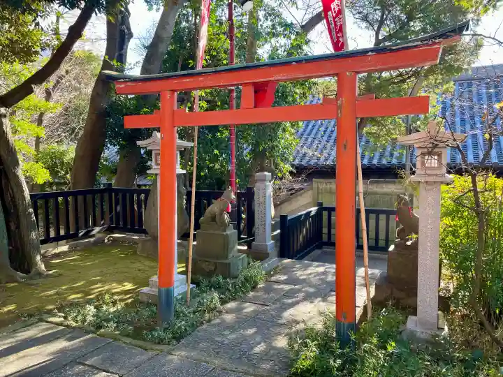 威光稲荷堂の{uncategorized: "未分類", other: "その他", undefined: "問題あり", building: "その他建物", grave: "お墓", sacred_gate: "鳥居", guardian: "狛犬", statue: "像", buddha: "仏像", history: "歴史", nature: "自然", garden: "庭園", animal: "動物", pagoda: "塔", temizu: "手水舎", mountain_gate: "山門・神門", sanctuary: "本殿・本堂", subordinate: "末社・摂社", art: "芸術", scenery: "景色", jizo: "地蔵", ema: "絵馬", goshuin: "御朱印", omikuji: "おみくじ", items: "授与品その他", amulet: "お守り", goshuincho: "御朱印帳", eats: "食事", festival: "お祭り", votive_dance: "神楽", shichigosan: "七五三参", wedding: "結婚式", experience: "体験その他", initially: "初詣", around: "周辺", anti_infection: "感染症対策"}