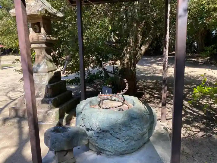 長浜神社の{uncategorized: "未分類", other: "その他", undefined: "問題あり", building: "その他建物", grave: "お墓", sacred_gate: "鳥居", guardian: "狛犬", statue: "像", buddha: "仏像", history: "歴史", nature: "自然", garden: "庭園", animal: "動物", pagoda: "塔", temizu: "手水舎", mountain_gate: "山門・神門", sanctuary: "本殿・本堂", subordinate: "末社・摂社", art: "芸術", scenery: "景色", jizo: "地蔵", ema: "絵馬", goshuin: "御朱印", omikuji: "おみくじ", items: "授与品その他", amulet: "お守り", goshuincho: "御朱印帳", eats: "食事", festival: "お祭り", votive_dance: "神楽", shichigosan: "七五三参", wedding: "結婚式", experience: "体験その他", initially: "初詣", around: "周辺", anti_infection: "感染症対策"}