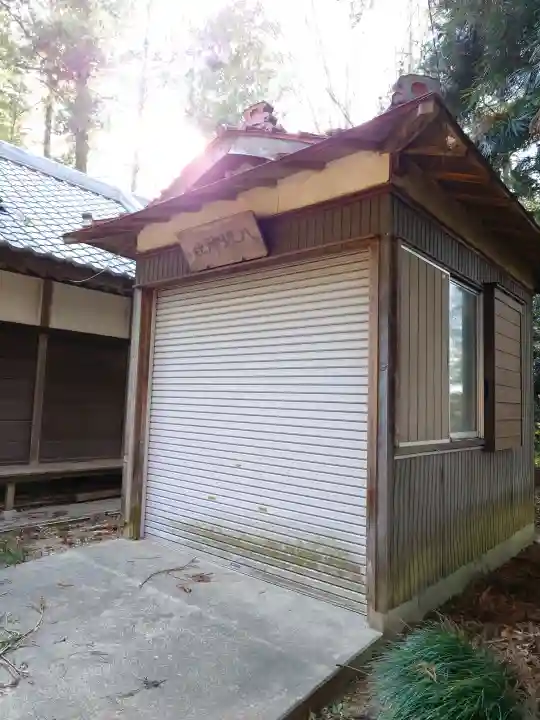 大蔵神社の{uncategorized: "未分類", other: "その他", undefined: "問題あり", building: "その他建物", grave: "お墓", sacred_gate: "鳥居", guardian: "狛犬", statue: "像", buddha: "仏像", history: "歴史", nature: "自然", garden: "庭園", animal: "動物", pagoda: "塔", temizu: "手水舎", mountain_gate: "山門・神門", sanctuary: "本殿・本堂", subordinate: "末社・摂社", art: "芸術", scenery: "景色", jizo: "地蔵", ema: "絵馬", goshuin: "御朱印", omikuji: "おみくじ", items: "授与品その他", amulet: "お守り", goshuincho: "御朱印帳", eats: "食事", festival: "お祭り", votive_dance: "神楽", shichigosan: "七五三参", wedding: "結婚式", experience: "体験その他", initially: "初詣", around: "周辺", anti_infection: "感染症対策"}