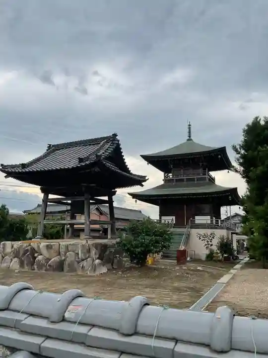 西導寺の塔