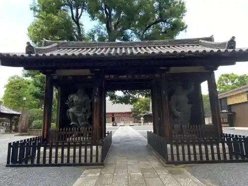 宝仙寺の山門