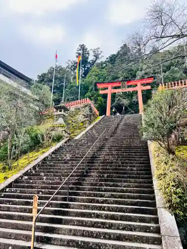 熊野那智大社の{uncategorized: "未分類", other: "その他", undefined: "問題あり", building: "その他建物", grave: "お墓", sacred_gate: "鳥居", guardian: "狛犬", statue: "像", buddha: "仏像", history: "歴史", nature: "自然", garden: "庭園", animal: "動物", pagoda: "塔", temizu: "手水舎", mountain_gate: "山門・神門", sanctuary: "本殿・本堂", subordinate: "末社・摂社", art: "芸術", scenery: "景色", jizo: "地蔵", ema: "絵馬", goshuin: "御朱印", omikuji: "おみくじ", items: "授与品その他", amulet: "お守り", goshuincho: "御朱印帳", eats: "食事", festival: "お祭り", votive_dance: "神楽", shichigosan: "七五三参", wedding: "結婚式", experience: "体験その他", initially: "初詣", around: "周辺", anti_infection: "感染症対策"}