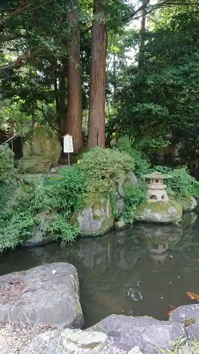 劒神社の庭園