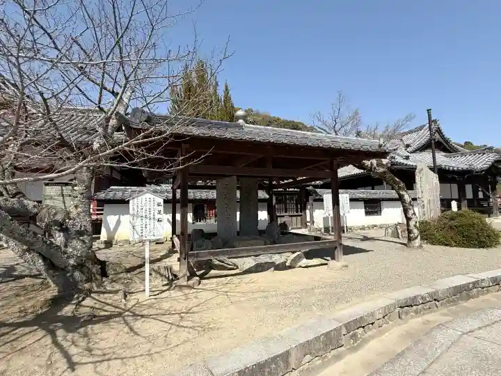 粉河寺の{uncategorized: "未分類", other: "その他", undefined: "問題あり", building: "その他建物", grave: "お墓", sacred_gate: "鳥居", guardian: "狛犬", statue: "像", buddha: "仏像", history: "歴史", nature: "自然", garden: "庭園", animal: "動物", pagoda: "塔", temizu: "手水舎", mountain_gate: "山門・神門", sanctuary: "本殿・本堂", subordinate: "末社・摂社", art: "芸術", scenery: "景色", jizo: "地蔵", ema: "絵馬", goshuin: "御朱印", omikuji: "おみくじ", items: "授与品その他", amulet: "お守り", goshuincho: "御朱印帳", eats: "食事", festival: "お祭り", votive_dance: "神楽", shichigosan: "七五三参", wedding: "結婚式", experience: "体験その他", initially: "初詣", around: "周辺", anti_infection: "感染症対策"}