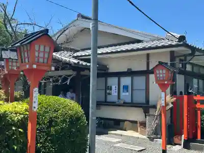 松尾大社西七条御旅所の{uncategorized: "未分類", other: "その他", undefined: "問題あり", building: "その他建物", grave: "お墓", sacred_gate: "鳥居", guardian: "狛犬", statue: "像", buddha: "仏像", history: "歴史", nature: "自然", garden: "庭園", animal: "動物", pagoda: "塔", temizu: "手水舎", mountain_gate: "山門・神門", sanctuary: "本殿・本堂", subordinate: "末社・摂社", art: "芸術", scenery: "景色", jizo: "地蔵", ema: "絵馬", goshuin: "御朱印", omikuji: "おみくじ", items: "授与品その他", amulet: "お守り", goshuincho: "御朱印帳", eats: "食事", festival: "お祭り", votive_dance: "神楽", shichigosan: "七五三参", wedding: "結婚式", experience: "体験その他", initially: "初詣", around: "周辺", anti_infection: "感染症対策"}