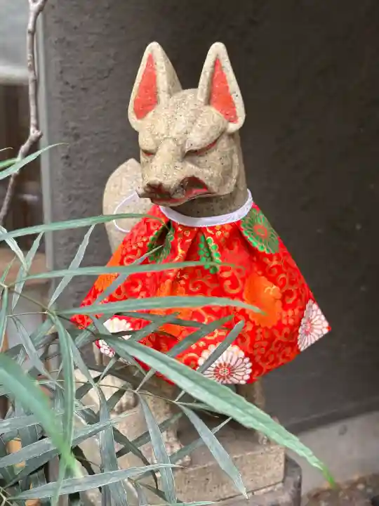 五十稲荷神社(栄寿稲荷神社)の{uncategorized: "未分類", other: "その他", undefined: "問題あり", building: "その他建物", grave: "お墓", sacred_gate: "鳥居", guardian: "狛犬", statue: "像", buddha: "仏像", history: "歴史", nature: "自然", garden: "庭園", animal: "動物", pagoda: "塔", temizu: "手水舎", mountain_gate: "山門・神門", sanctuary: "本殿・本堂", subordinate: "末社・摂社", art: "芸術", scenery: "景色", jizo: "地蔵", ema: "絵馬", goshuin: "御朱印", omikuji: "おみくじ", items: "授与品その他", amulet: "お守り", goshuincho: "御朱印帳", eats: "食事", festival: "お祭り", votive_dance: "神楽", shichigosan: "七五三参", wedding: "結婚式", experience: "体験その他", initially: "初詣", around: "周辺", anti_infection: "感染症対策"}