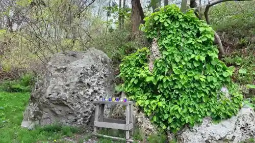 正一位石倉稲荷神社の{uncategorized: "未分類", other: "その他", undefined: "問題あり", building: "その他建物", grave: "お墓", sacred_gate: "鳥居", guardian: "狛犬", statue: "像", buddha: "仏像", history: "歴史", nature: "自然", garden: "庭園", animal: "動物", pagoda: "塔", temizu: "手水舎", mountain_gate: "山門・神門", sanctuary: "本殿・本堂", subordinate: "末社・摂社", art: "芸術", scenery: "景色", jizo: "地蔵", ema: "絵馬", goshuin: "御朱印", omikuji: "おみくじ", items: "授与品その他", amulet: "お守り", goshuincho: "御朱印帳", eats: "食事", festival: "お祭り", votive_dance: "神楽", shichigosan: "七五三参", wedding: "結婚式", experience: "体験その他", initially: "初詣", around: "周辺", anti_infection: "感染症対策"}