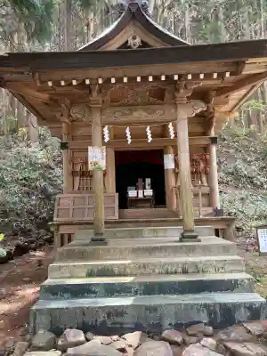 真山神社の{uncategorized: "未分類", other: "その他", undefined: "問題あり", building: "その他建物", grave: "お墓", sacred_gate: "鳥居", guardian: "狛犬", statue: "像", buddha: "仏像", history: "歴史", nature: "自然", garden: "庭園", animal: "動物", pagoda: "塔", temizu: "手水舎", mountain_gate: "山門・神門", sanctuary: "本殿・本堂", subordinate: "末社・摂社", art: "芸術", scenery: "景色", jizo: "地蔵", ema: "絵馬", goshuin: "御朱印", omikuji: "おみくじ", items: "授与品その他", amulet: "お守り", goshuincho: "御朱印帳", eats: "食事", festival: "お祭り", votive_dance: "神楽", shichigosan: "七五三参", wedding: "結婚式", experience: "体験その他", initially: "初詣", around: "周辺", anti_infection: "感染症対策"}
