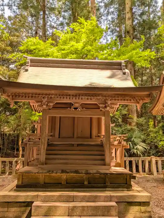 彌彦神社の{uncategorized: "未分類", other: "その他", undefined: "問題あり", building: "その他建物", grave: "お墓", sacred_gate: "鳥居", guardian: "狛犬", statue: "像", buddha: "仏像", history: "歴史", nature: "自然", garden: "庭園", animal: "動物", pagoda: "塔", temizu: "手水舎", mountain_gate: "山門・神門", sanctuary: "本殿・本堂", subordinate: "末社・摂社", art: "芸術", scenery: "景色", jizo: "地蔵", ema: "絵馬", goshuin: "御朱印", omikuji: "おみくじ", items: "授与品その他", amulet: "お守り", goshuincho: "御朱印帳", eats: "食事", festival: "お祭り", votive_dance: "神楽", shichigosan: "七五三参", wedding: "結婚式", experience: "体験その他", initially: "初詣", around: "周辺", anti_infection: "感染症対策"}