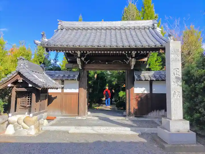 正塔院の山門・神門