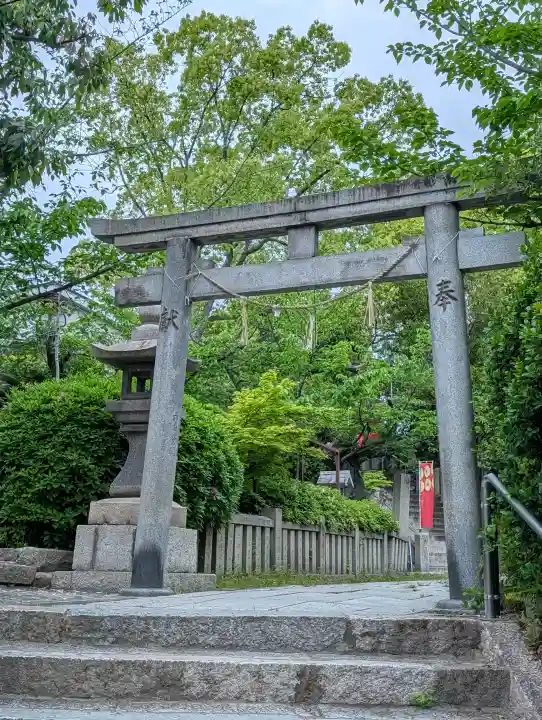 真田山 三光神社の{uncategorized: "未分類", other: "その他", undefined: "問題あり", building: "その他建物", grave: "お墓", sacred_gate: "鳥居", guardian: "狛犬", statue: "像", buddha: "仏像", history: "歴史", nature: "自然", garden: "庭園", animal: "動物", pagoda: "塔", temizu: "手水舎", mountain_gate: "山門・神門", sanctuary: "本殿・本堂", subordinate: "末社・摂社", art: "芸術", scenery: "景色", jizo: "地蔵", ema: "絵馬", goshuin: "御朱印", omikuji: "おみくじ", items: "授与品その他", amulet: "お守り", goshuincho: "御朱印帳", eats: "食事", festival: "お祭り", votive_dance: "神楽", shichigosan: "七五三参", wedding: "結婚式", experience: "体験その他", initially: "初詣", around: "周辺", anti_infection: "感染症対策"}