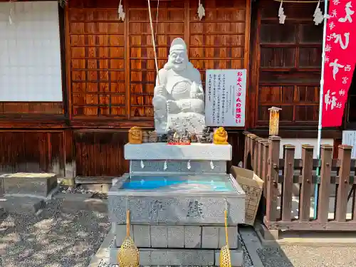 西宮神社の像