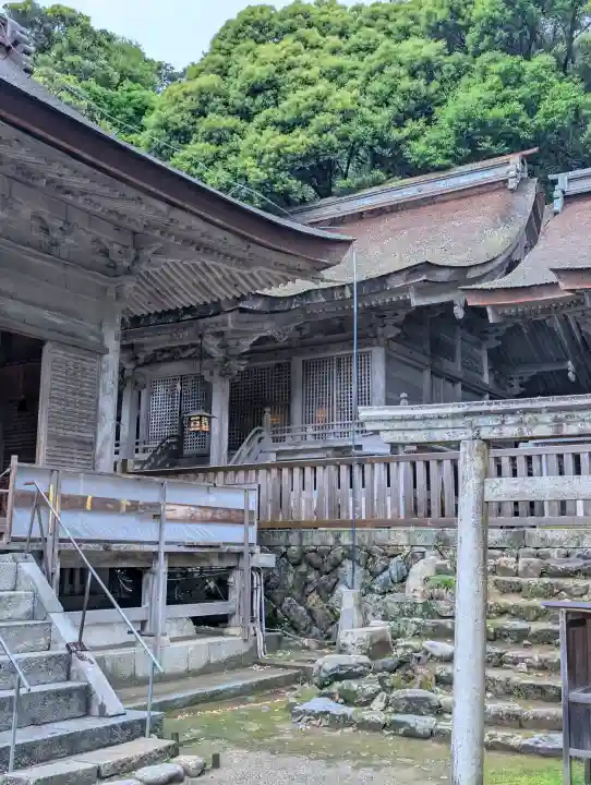 氣多大社の{uncategorized: "未分類", other: "その他", undefined: "問題あり", building: "その他建物", grave: "お墓", sacred_gate: "鳥居", guardian: "狛犬", statue: "像", buddha: "仏像", history: "歴史", nature: "自然", garden: "庭園", animal: "動物", pagoda: "塔", temizu: "手水舎", mountain_gate: "山門・神門", sanctuary: "本殿・本堂", subordinate: "末社・摂社", art: "芸術", scenery: "景色", jizo: "地蔵", ema: "絵馬", goshuin: "御朱印", omikuji: "おみくじ", items: "授与品その他", amulet: "お守り", goshuincho: "御朱印帳", eats: "食事", festival: "お祭り", votive_dance: "神楽", shichigosan: "七五三参", wedding: "結婚式", experience: "体験その他", initially: "初詣", around: "周辺", anti_infection: "感染症対策"}